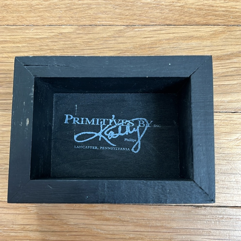 Decor - Picture 5 of 5